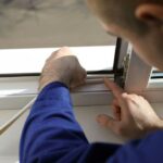 comment-poser-joint-isolant-contour-fenetre