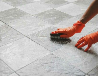 comment-enlever-residus-colle-sol