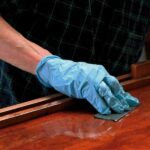 peut-on-appliquer-cire-apres-avoir-verni-meuble